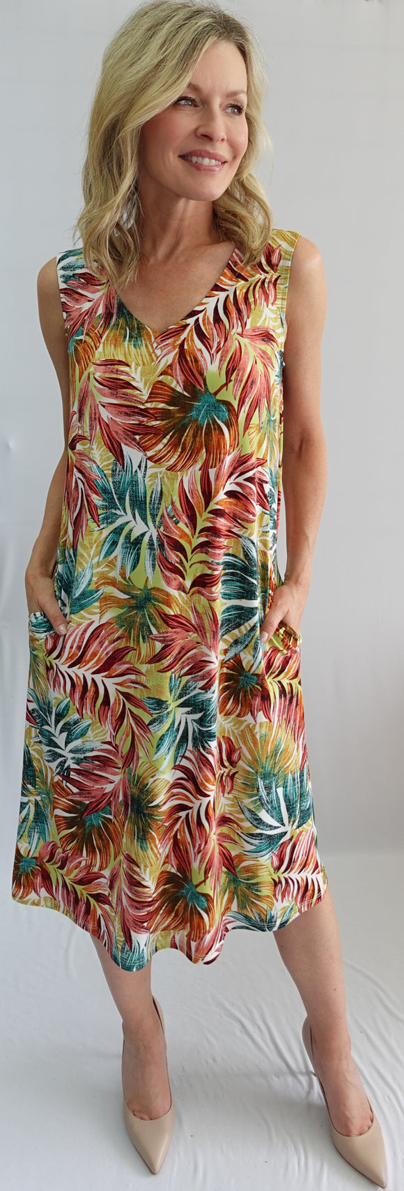 Robe sans manches à motifs tropicaux, col en V, ouverture au dos, par Softworks #207226